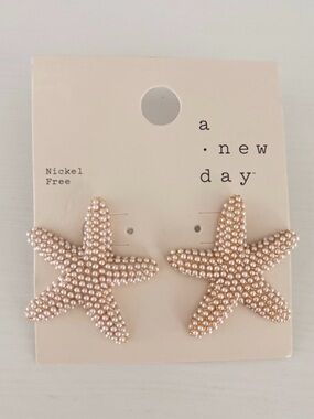 A NEW DAY Tiny Pearl/Gold Starfish Earrings NWT